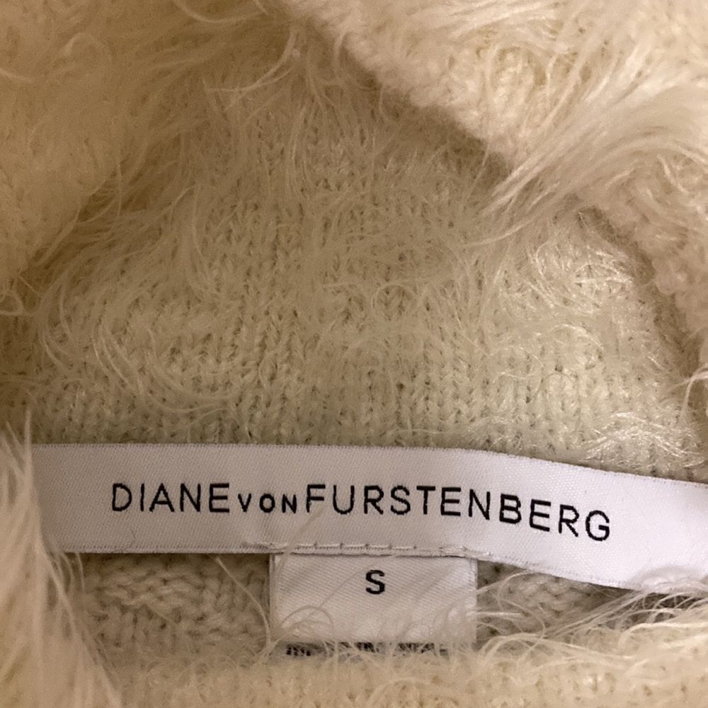 Diane Von Furstenberg Sleeveless Plush Knit Sweater Dress in Ivory / Silver. - Picture 10 of 10